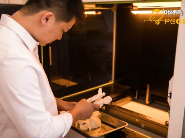 一款塑料玩具定制生产需要多少钱？